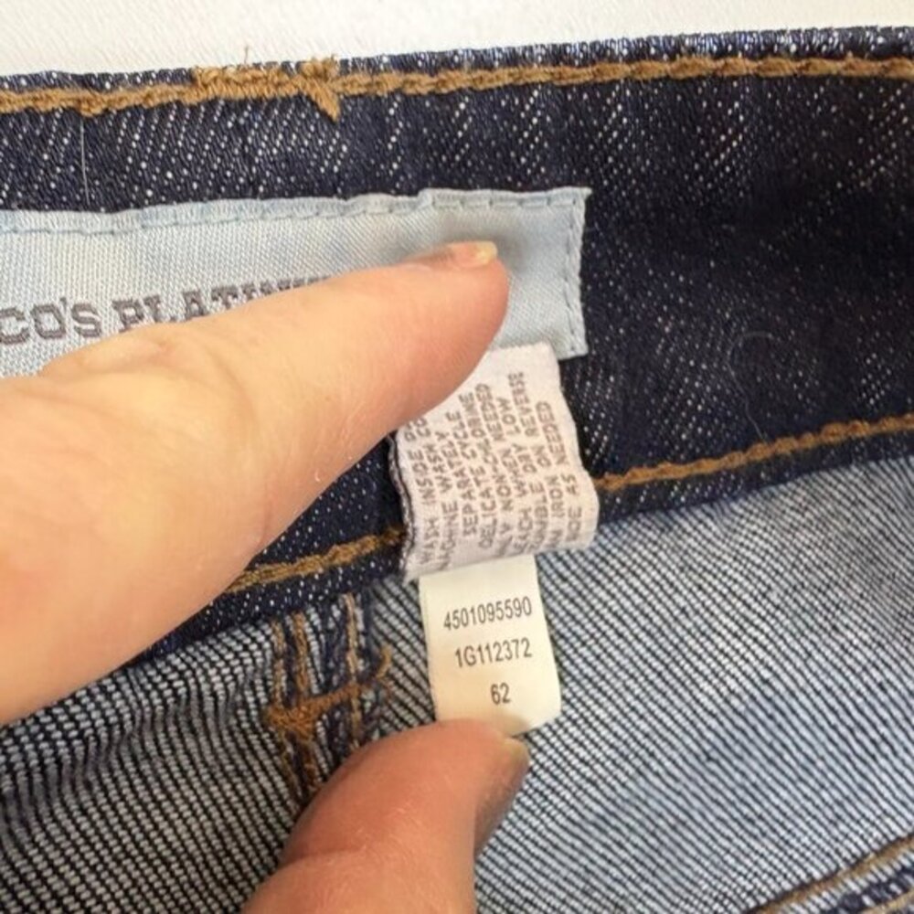 Chico’s Platinum Dark Wash Ultimate Fit Slim Leg Jeans Size 0.5 Converts to a 6 - Picture 8 of 8